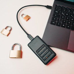 SSD externo VERBATIM USB-A y USB-C 256GB Store'n'Go with Keypad Access AES-256